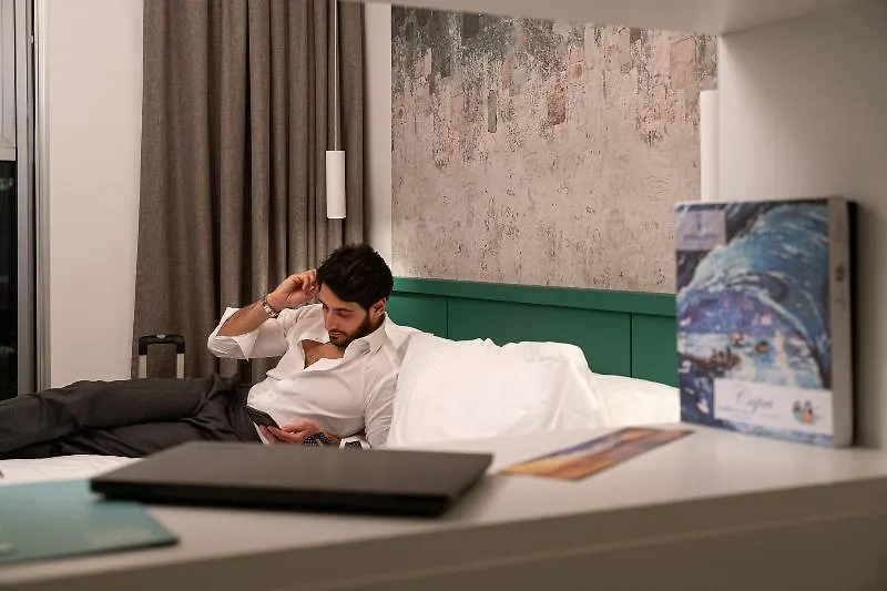 Smart Hotel - Naples Harbour 4*,