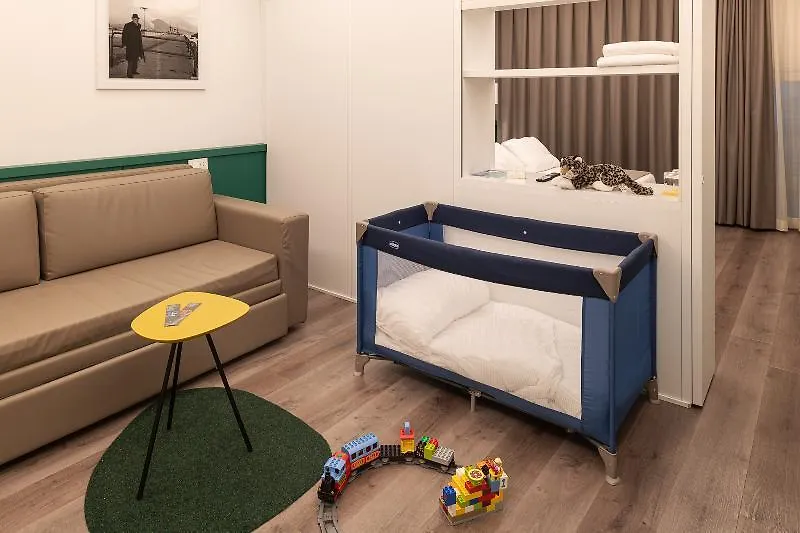 Smart Hotel - Naples Harbour 4*,